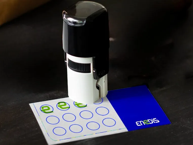 Enedis : maquette du tampon personnalisé au logo d’Enedis, sur la fiche de score d’une équipe